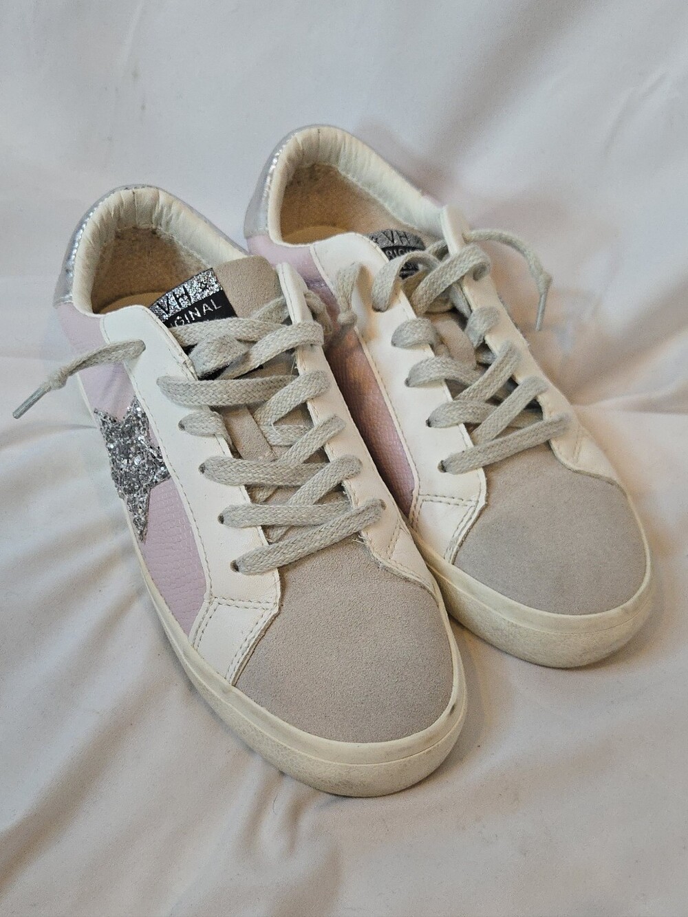 Vintage Havana Casual Women's 7 Lace-Up Slip On Sneakers in Pink Glitter Gray